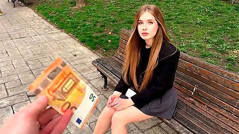 Jovencita pillada en la calle follada por dinero 